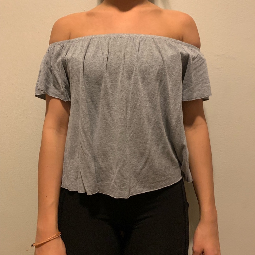 CUTE OFF THE SHOULDER TEE